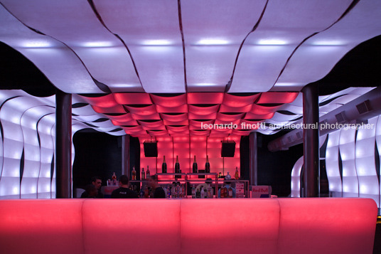 club nox metro arquitetura