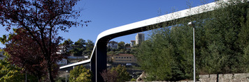 ponte de pedestres sobre a ribeira da carpinteira