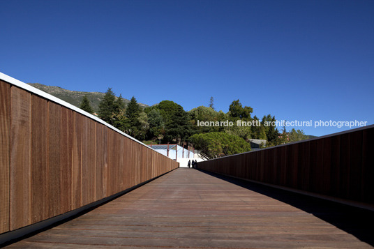 ponte de pedestres sobre a ribeira da carpinteira carrilho da graça