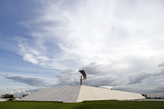 jk memorial oscar niemeyer