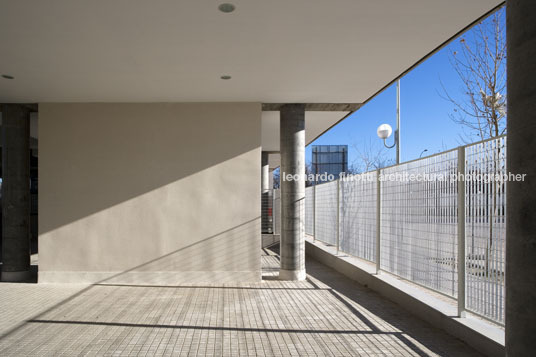 building in vallecas paulo mendes da rocha