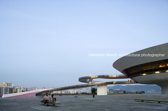 museu de arte contemporânea (mac) oscar niemeyer