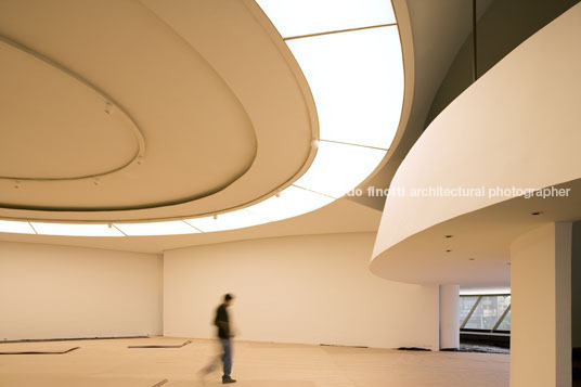 museu de arte contemporânea (mac) oscar niemeyer