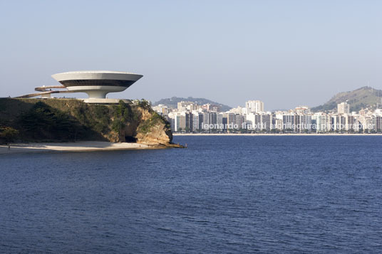 museu de arte contemporânea (mac) oscar niemeyer