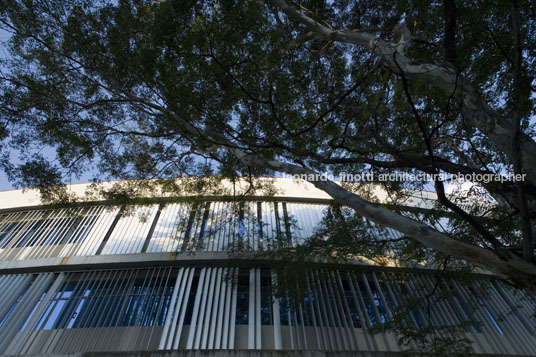 biblioteca estadual oscar niemeyer