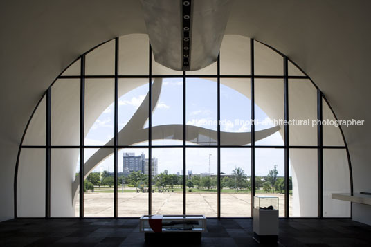 memorial coluna prestes oscar niemeyer