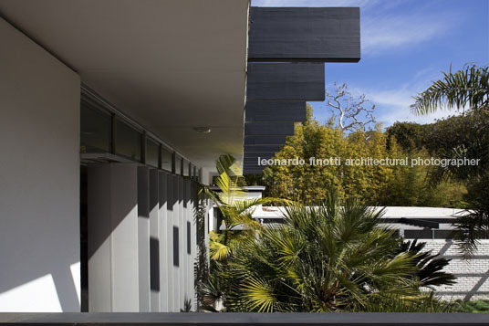 strick house oscar niemeyer