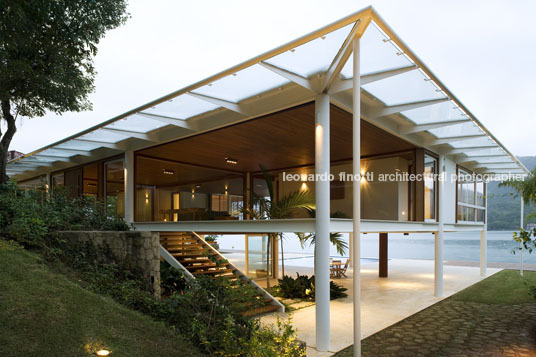 casa cf - frade bernardes+jacobsen