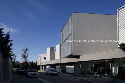 building in avenida da boavista eduardo souto de moura