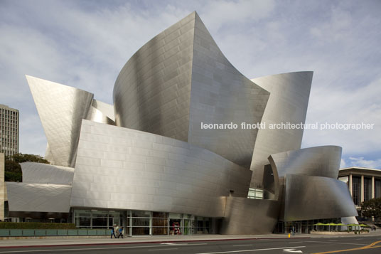 the walt disney concert hall frank o. gehry