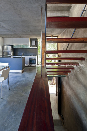 mburicao house estudio elgue & asociados