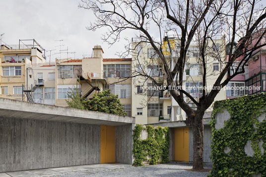 duas casas em santa isabel bak gordon arquitectos