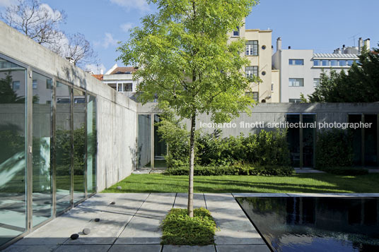 duas casas em santa isabel bak gordon arquitectos