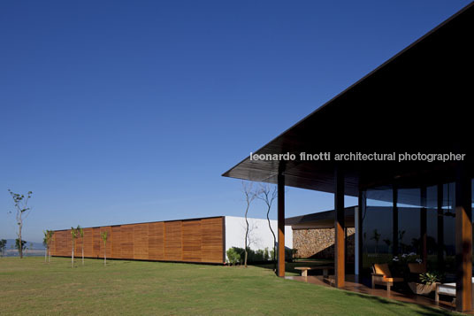 casa bv - fazenda boa vista bernardes+jacobsen