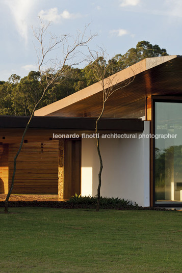 casa bv - fazenda boa vista bernardes+jacobsen