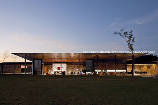 casa bv - fazenda boa vista bernardes+jacobsen