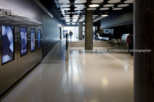 cinema itaú/crystal mall metro arquitetos