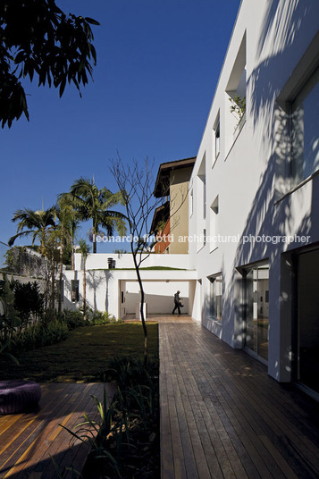 casa dos pátios ar arquitetos