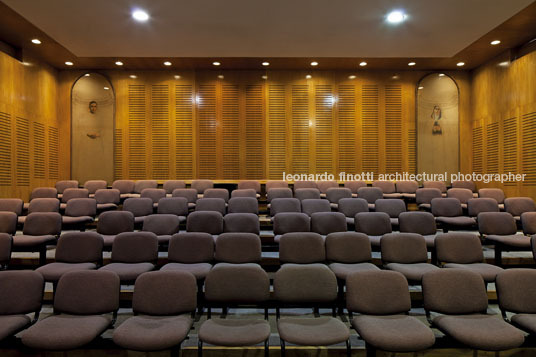 san joaquín campus chapel at universidad católica teodoro fernández 