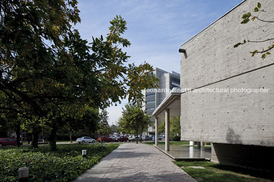 san joaquín campus chapel at universidad católica teodoro fernández 