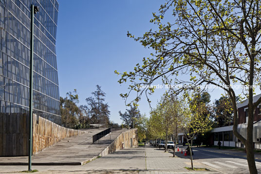 torres siamesas - universidad católica alejandro aravena