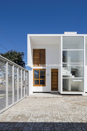 av houses corsi hirano arquitetos