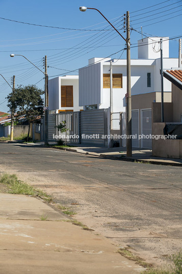 av houses corsi hirano arquitetos