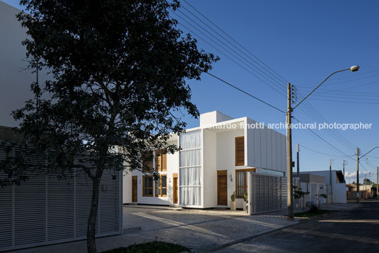 av houses corsi hirano arquitetos