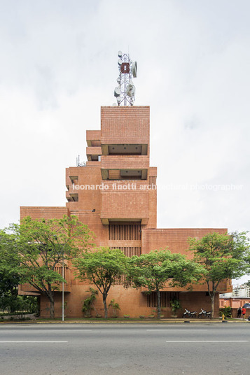 edificio sede seguros orinoco josé miguel galia