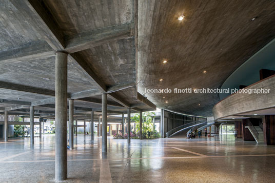 plaza cubierta - ucv carlos raúl villanueva