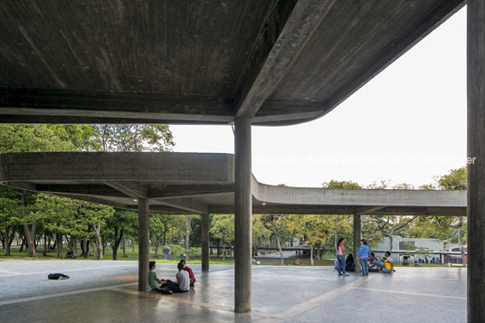 plaza cubierta - ucv carlos raúl villanueva