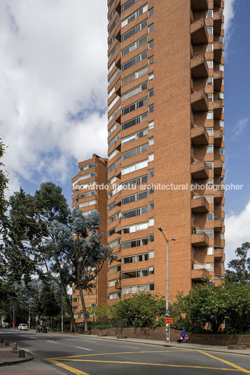 torres del parque rogelio salmona