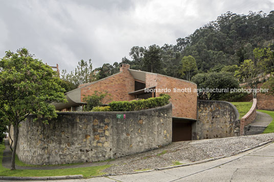 casa calderon fernando martínez sanabria