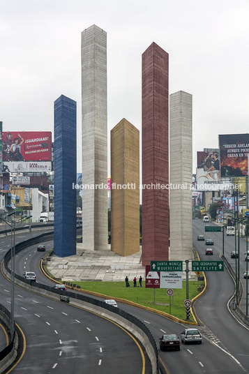 torres de satélite luis barragan