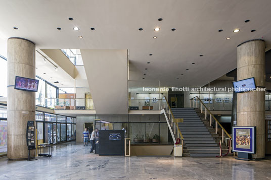 teatro y centro cultural san martín mario roberto álvarez