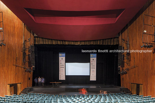 teatro y centro cultural san martín mario roberto álvarez