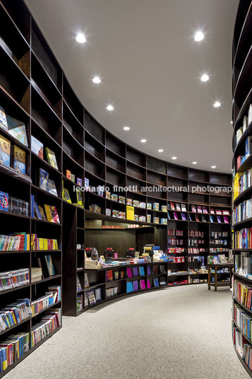 livraria da vila - shopping maia isay weinfeld