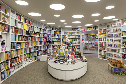 livraria da vila - shopping maia isay weinfeld