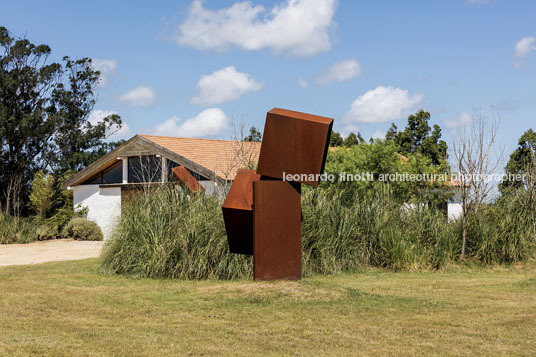 piero atchugarry sculpture park  leonardo noguez