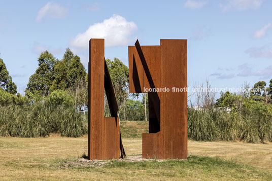 piero atchugarry sculpture park  leonardo noguez