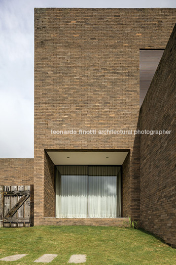 casa hey isay weinfeld