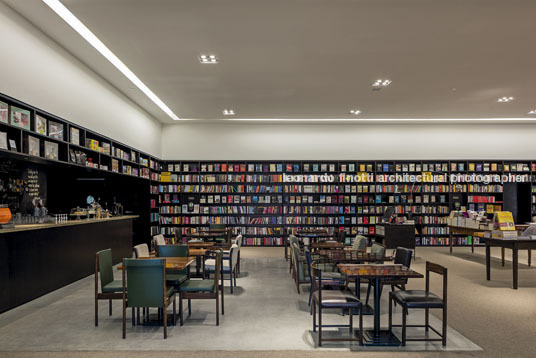 livraria da vila - pátio batel isay weinfeld