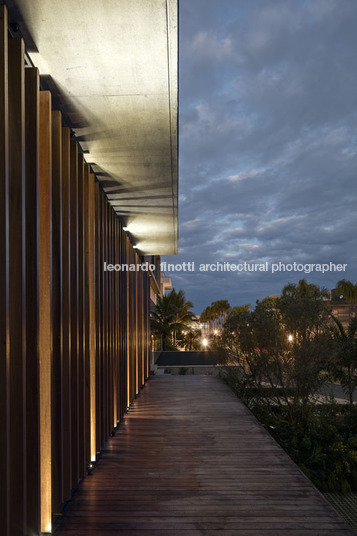 bravos house jobim carlevaro arquitetos