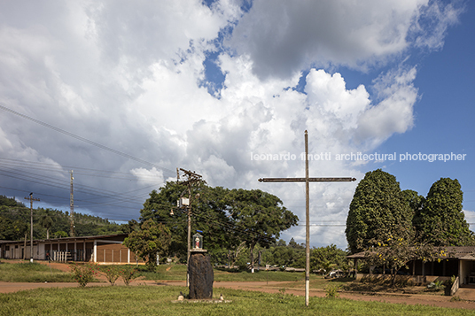 vila serra do navio oswaldo bratke