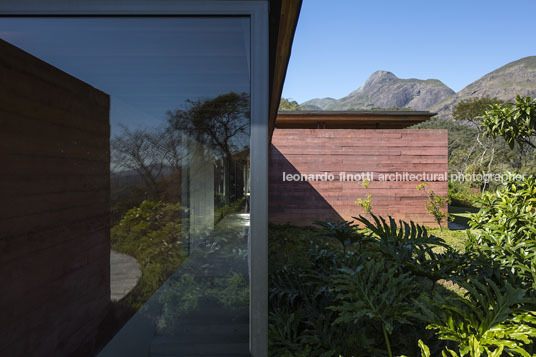 casa terra bernardes arquitetura