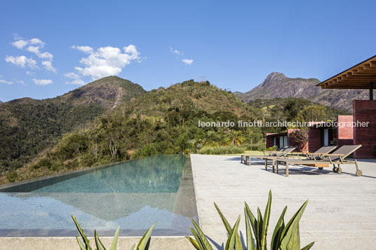 casa terra bernardes arquitetura