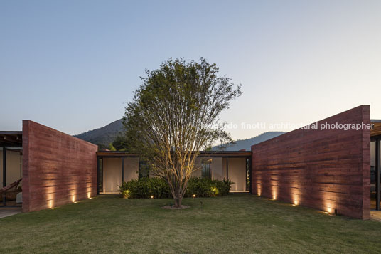 casa terra bernardes arquitetura