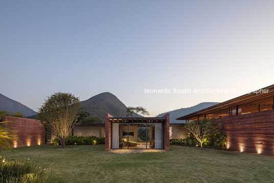 casa terra bernardes arquitetura