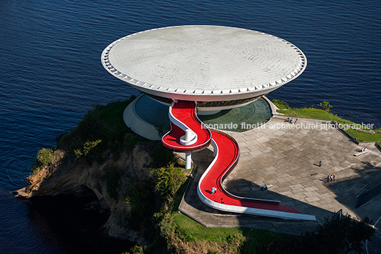 museu de arte contemporânea (mac) oscar niemeyer