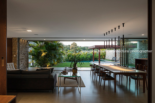 lcc house alexandre aguirre